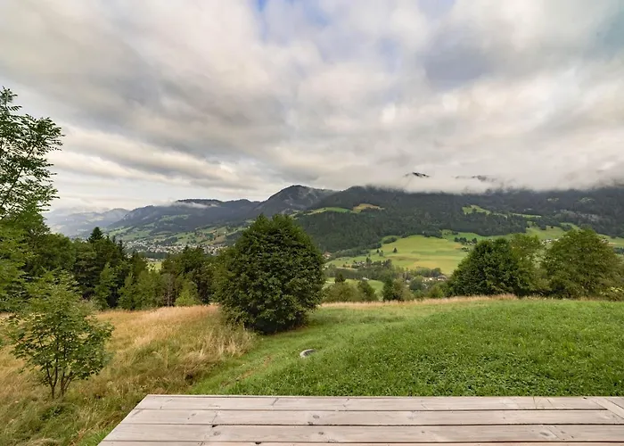 Luxury Chalet, Sleeps 8 With Mountain Views And Jacuzzi * Megève