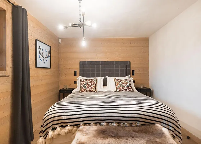 Luxury Chalet, Sleeps 8 With Mountain Views And Jacuzzi