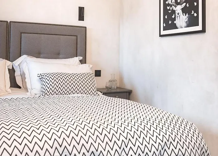 Luxury Chalet, Sleeps 8 With Mountain Views And Jacuzzi Alpstuga Megève