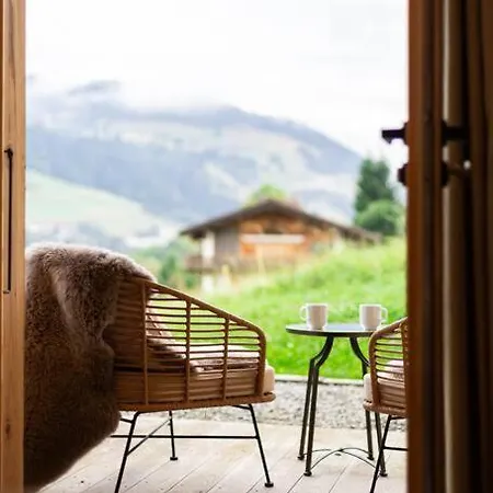 Luxury Chalet, Sleeps 8 With Mountain Views And Jacuzzi * Megève