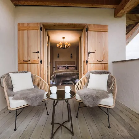 Luxury Chalet, Sleeps 8 With Mountain Views And Jacuzzi