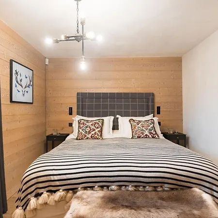 Luxury Chalet, Sleeps 8 With Mountain Views And Jacuzzi