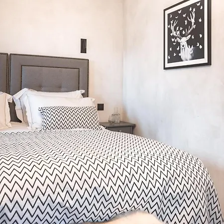 Luxury Chalet, Sleeps 8 With Mountain Views And Jacuzzi Chalé Megève