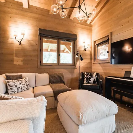 Luxury Chalet, Sleeps 8 With Mountain Views And Jacuzzi