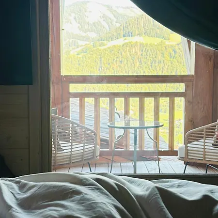 Luxury Chalet, Sleeps 8 With Mountain Views And Jacuzzi Alpehytte