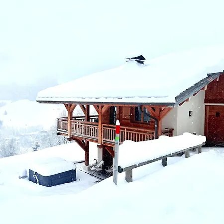Luxury Chalet, Sleeps 8 With Mountain Views And Jacuzzi Alpehytte