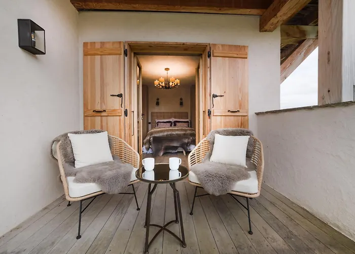 Luxury Chalet, Sleeps 8 With Mountain Views And Jacuzzi