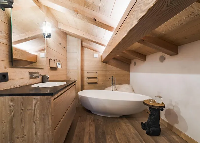 Luxury Chalet, Sleeps 8 With Mountain Views And Jacuzzi 梅杰夫