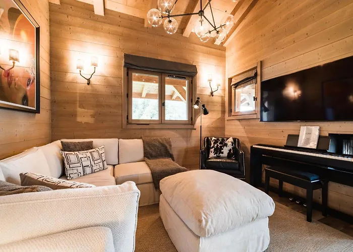 Luxury Chalet, Sleeps 8 With Mountain Views And Jacuzzi