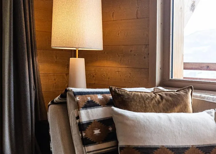 Luxury Chalet, Sleeps 8 With Mountain Views And Jacuzzi 木屋