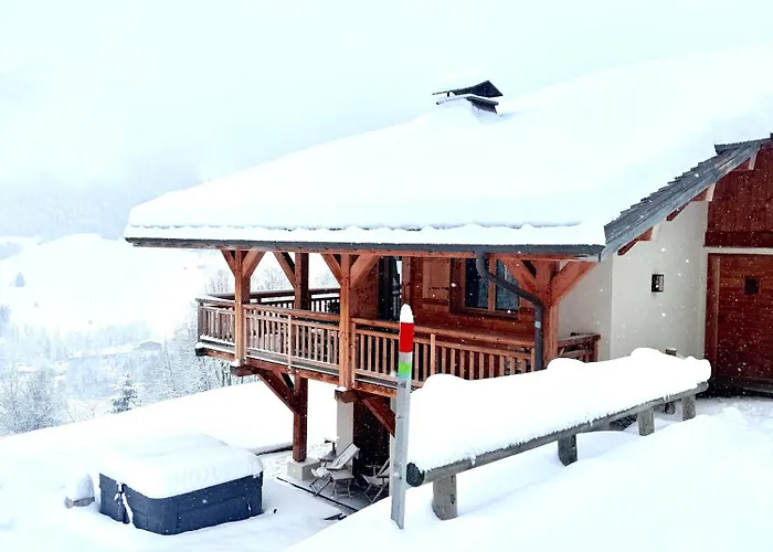 Luxury Chalet, Sleeps 8 With Mountain Views And Jacuzzi 木屋